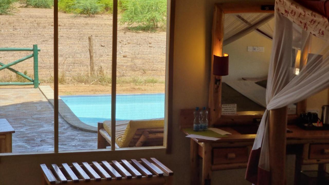 Manyatta Camp Hotel Voi Eksteriør billede