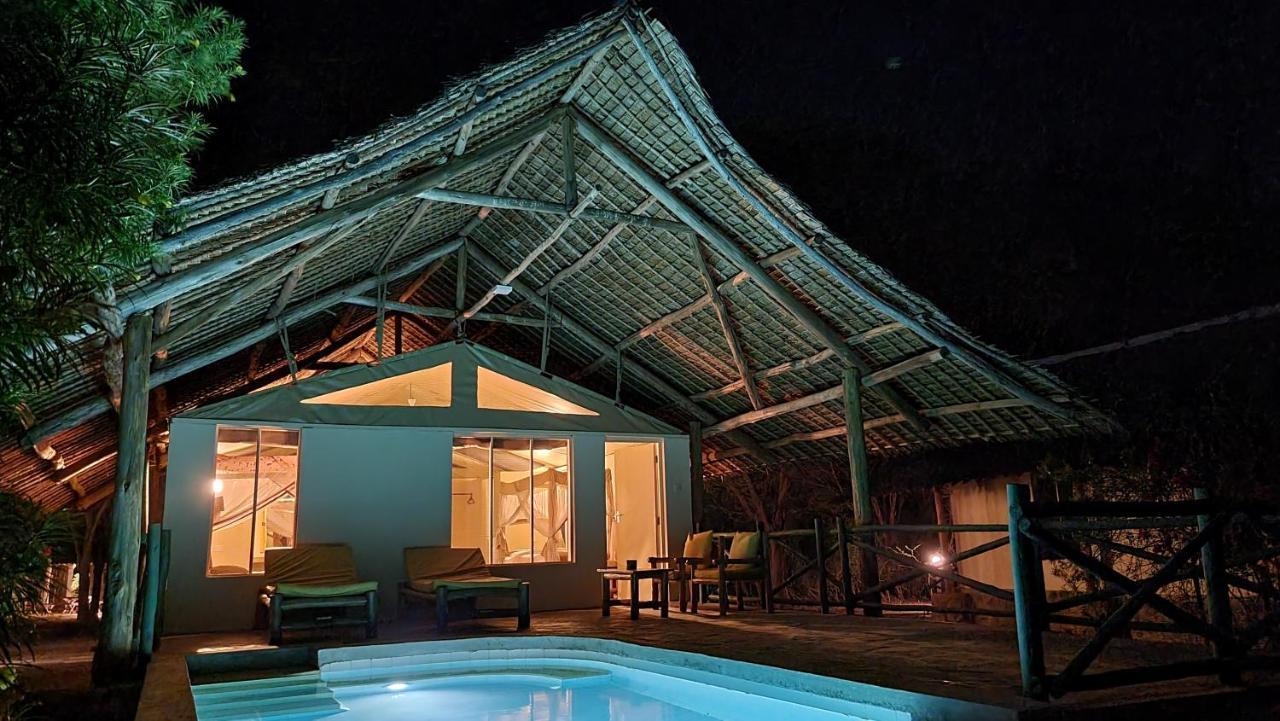 Manyatta Camp Hotel Voi Eksteriør billede