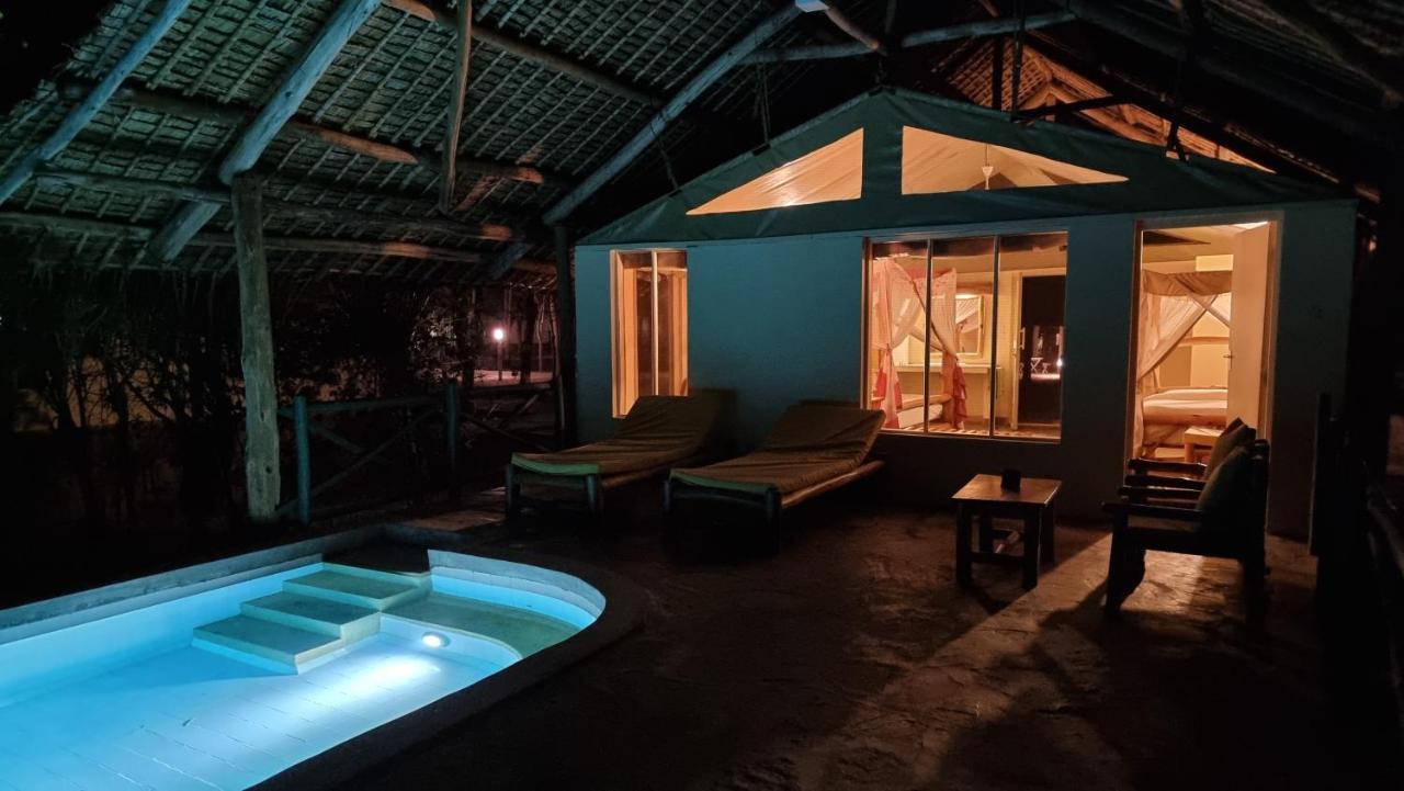 Manyatta Camp Hotel Voi Eksteriør billede