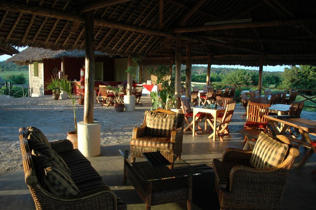 Manyatta Camp Hotel Voi Eksteriør billede