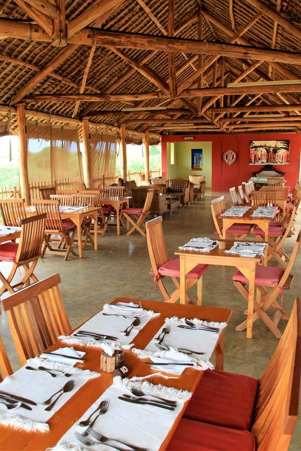 Manyatta Camp Hotel Voi Eksteriør billede